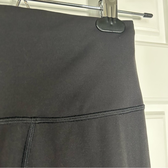 LULULEMON WUNDER TRAIN CONTOUR FIT SIZE 4 HIGH RISE 25” IN BLACK BARELY WORN - Picture 6 of 13